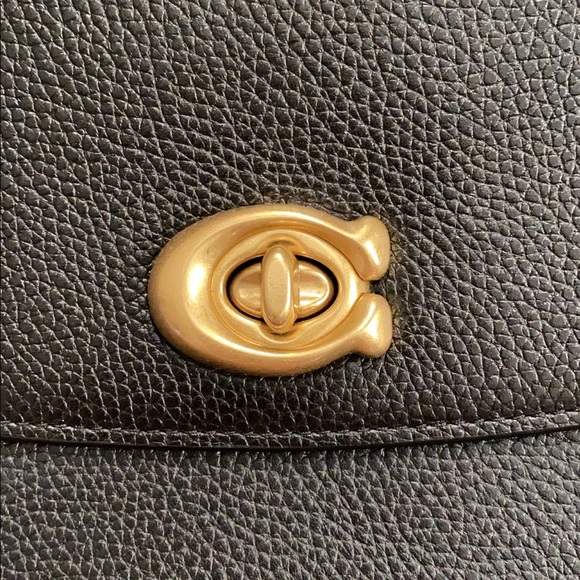 Coach Cassie - Picture 3 of 12